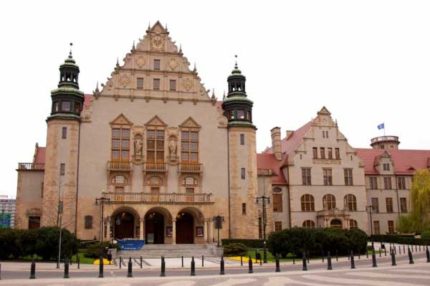 Adam Mickiewicz University | Польща