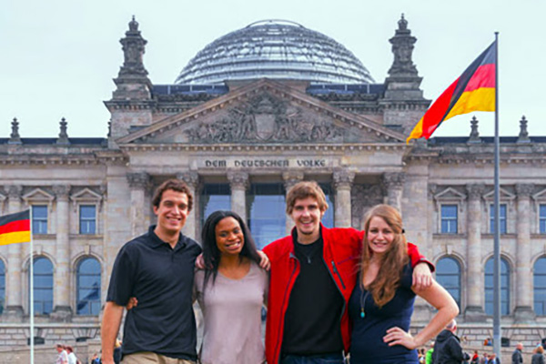 Приведи друга, чтобы вместе учиться в лучших университетах Германии!